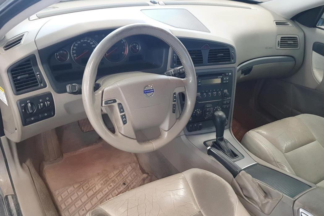 VOLVO V70 2004