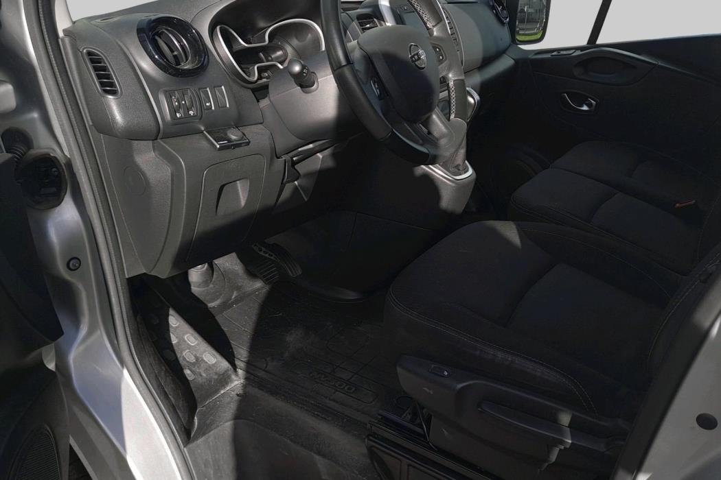 NISSAN NV300 2020