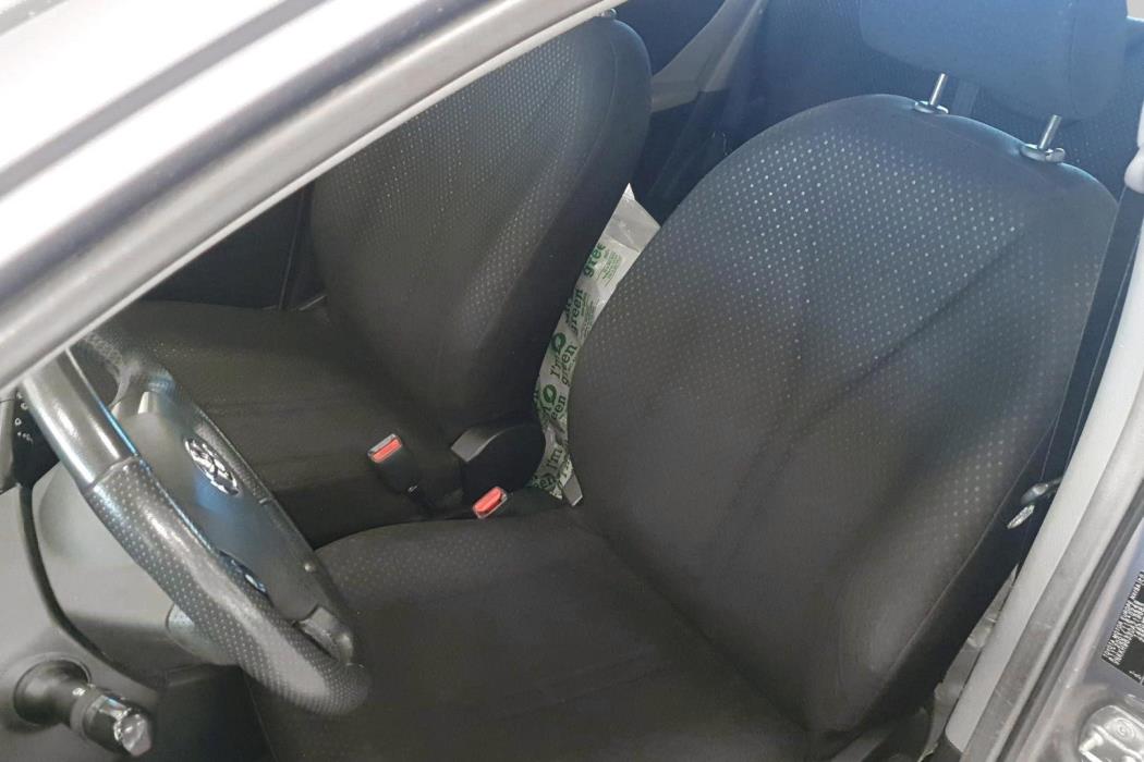 TOYOTA Yaris 2011