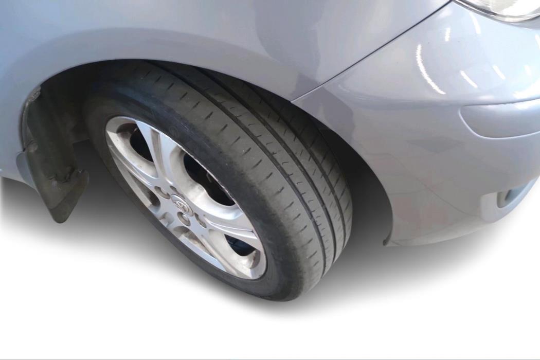 TOYOTA Yaris 2011