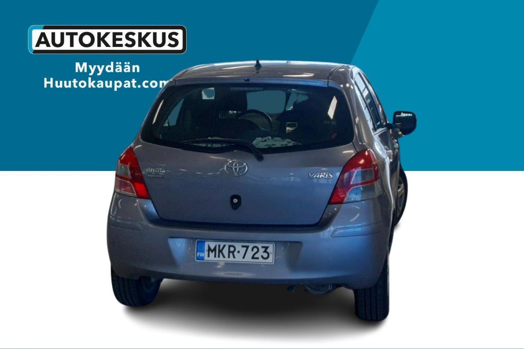 TOYOTA Yaris 2011