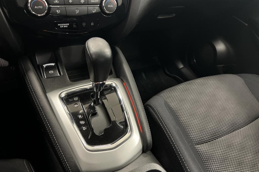 NISSAN Qashqai 2015