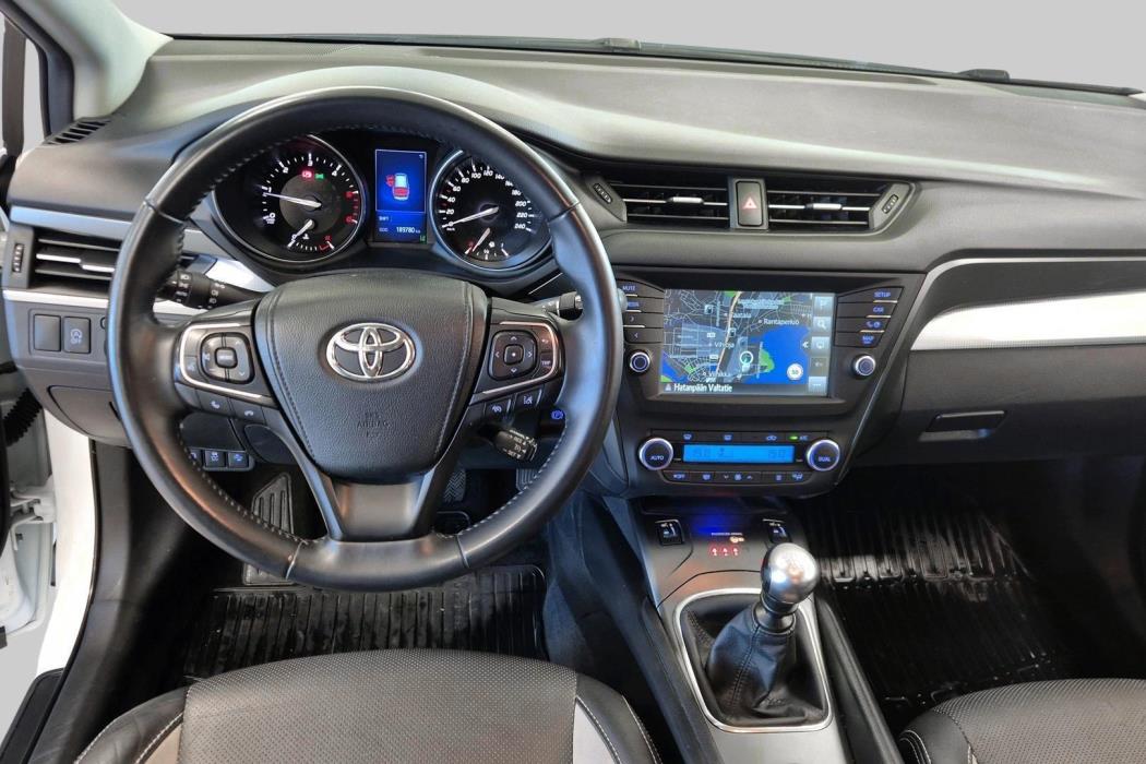 TOYOTA Avensis 2017