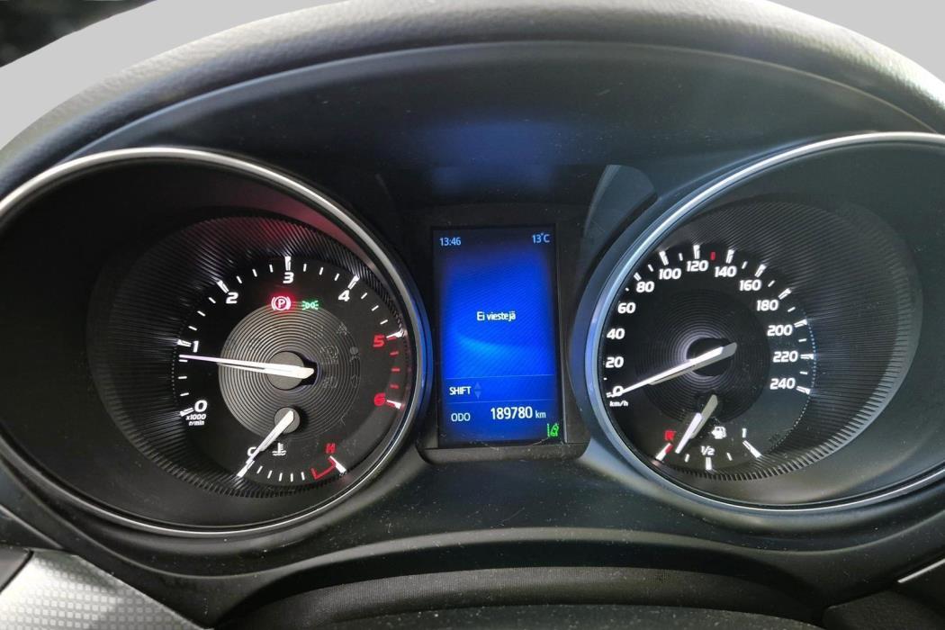 TOYOTA Avensis 2017