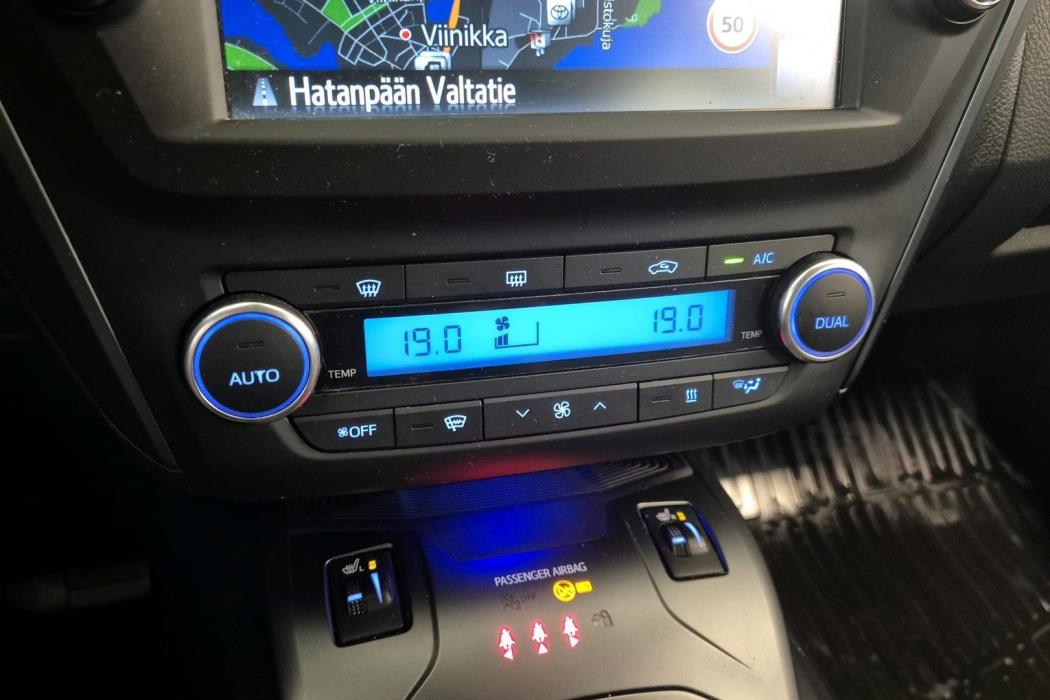 TOYOTA Avensis 2017