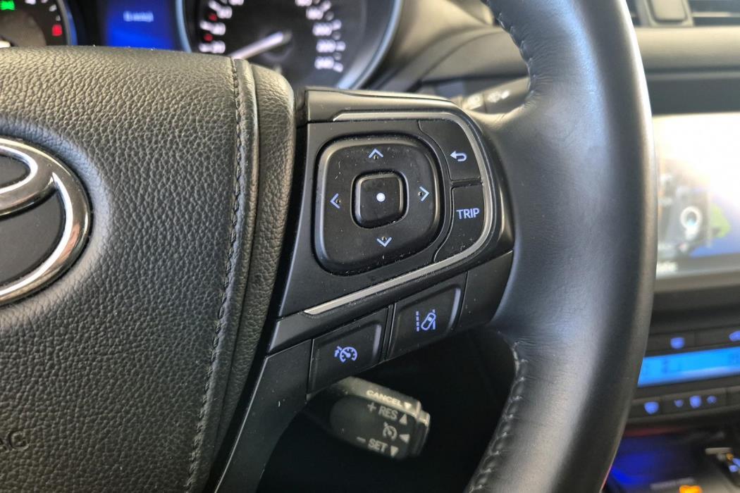 TOYOTA Avensis 2017