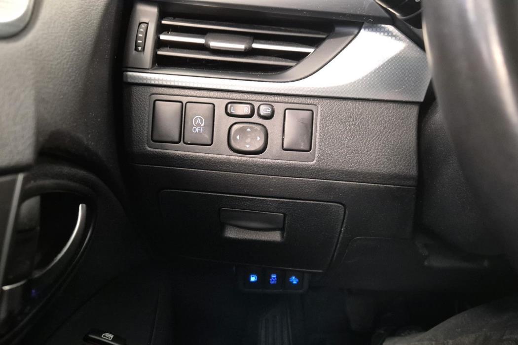 TOYOTA Avensis 2017
