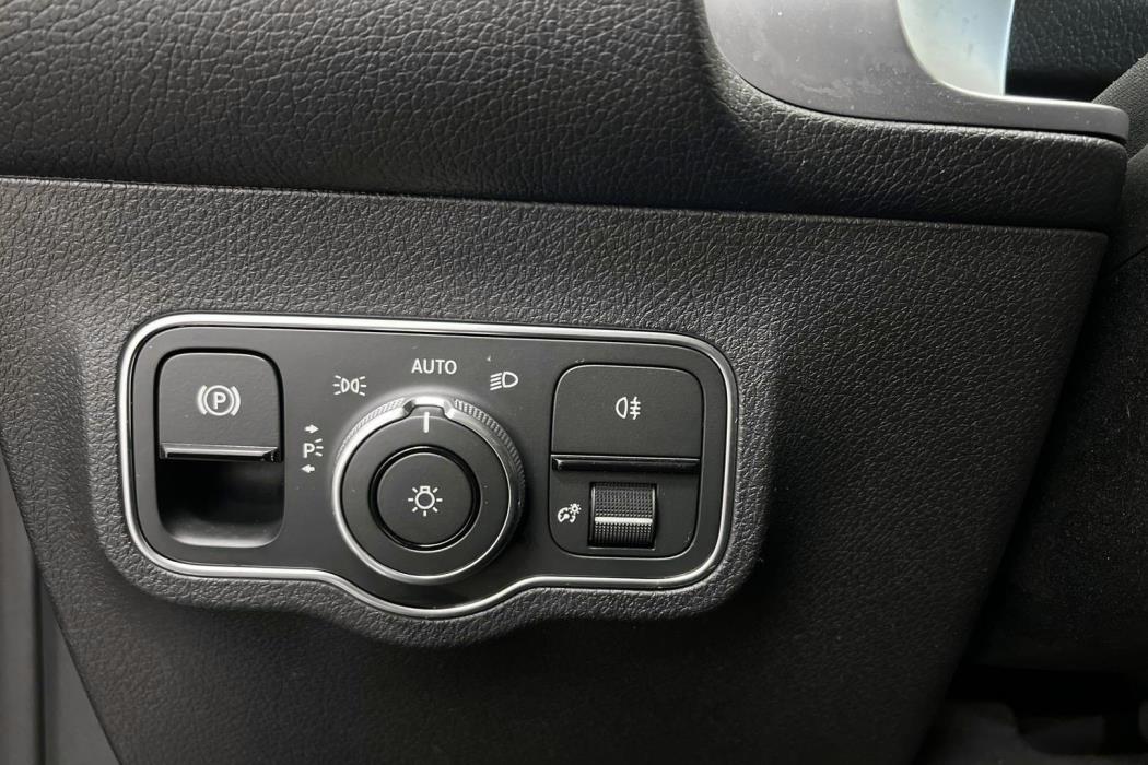 MERCEDES-BENZ EQB 2022