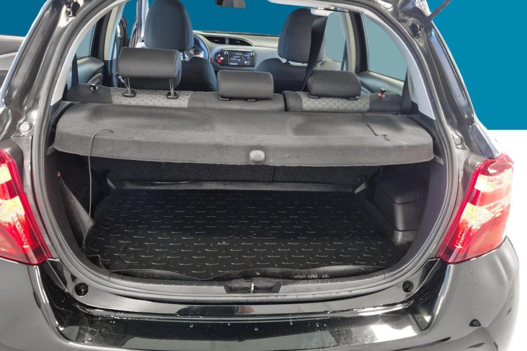 TOYOTA Yaris 2015