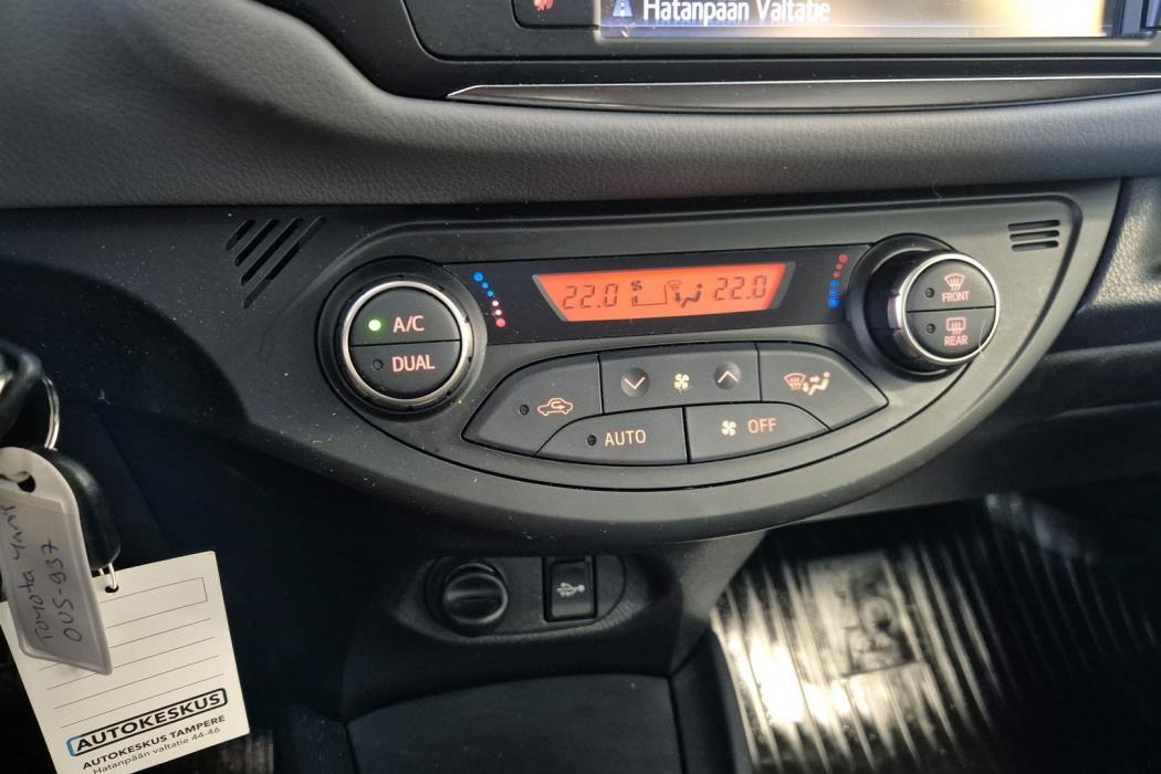 TOYOTA Yaris 2015