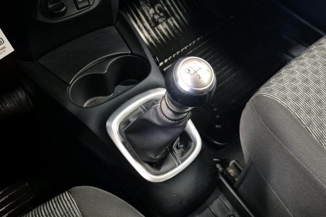 TOYOTA Yaris 2015