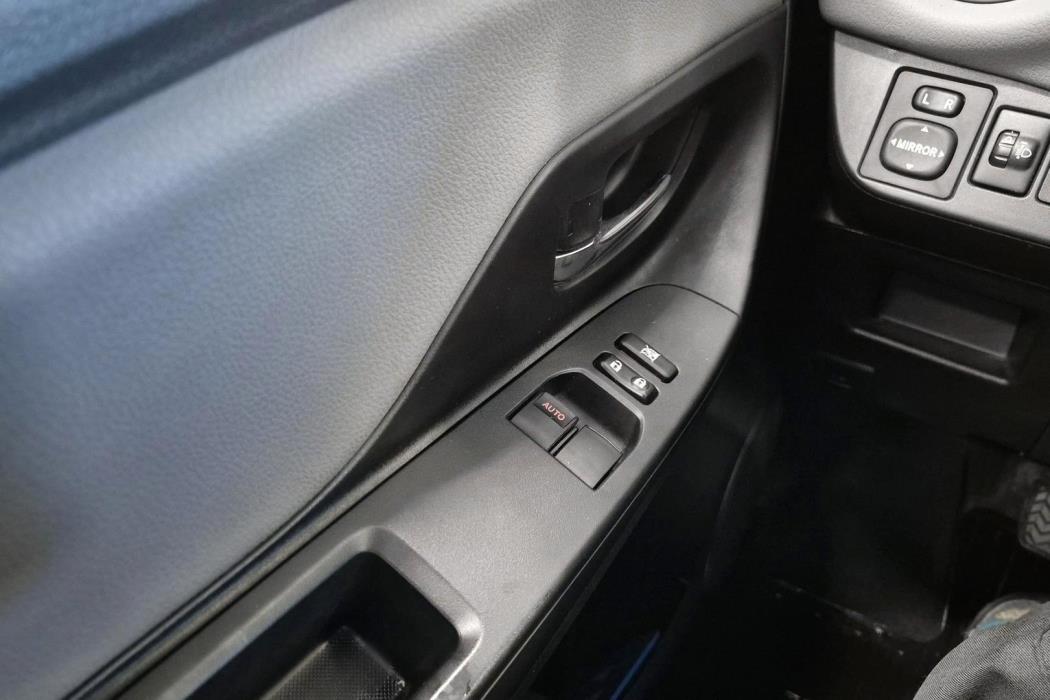 TOYOTA Yaris 2015