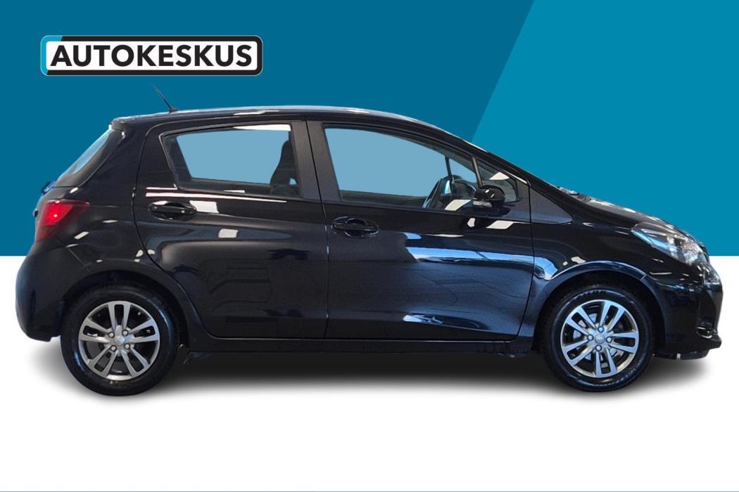 TOYOTA Yaris 2015