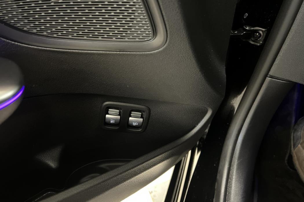 MERCEDES-BENZ C 2023