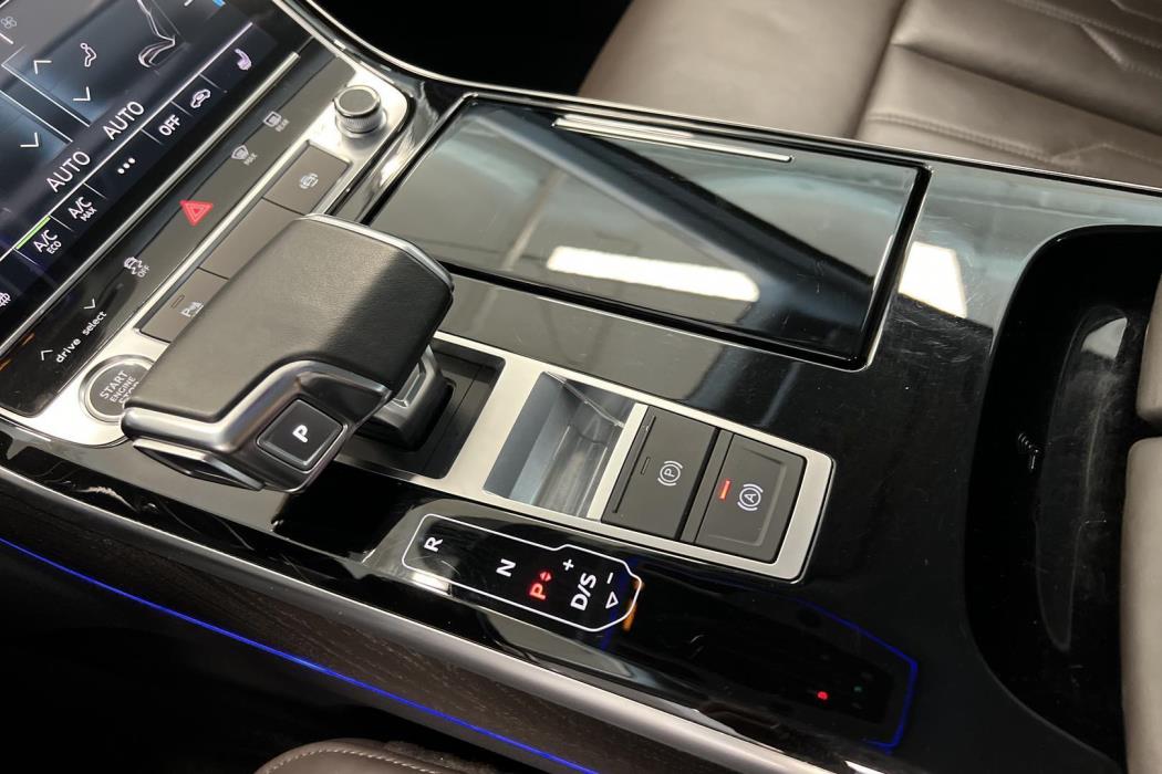 AUDI A8 2021