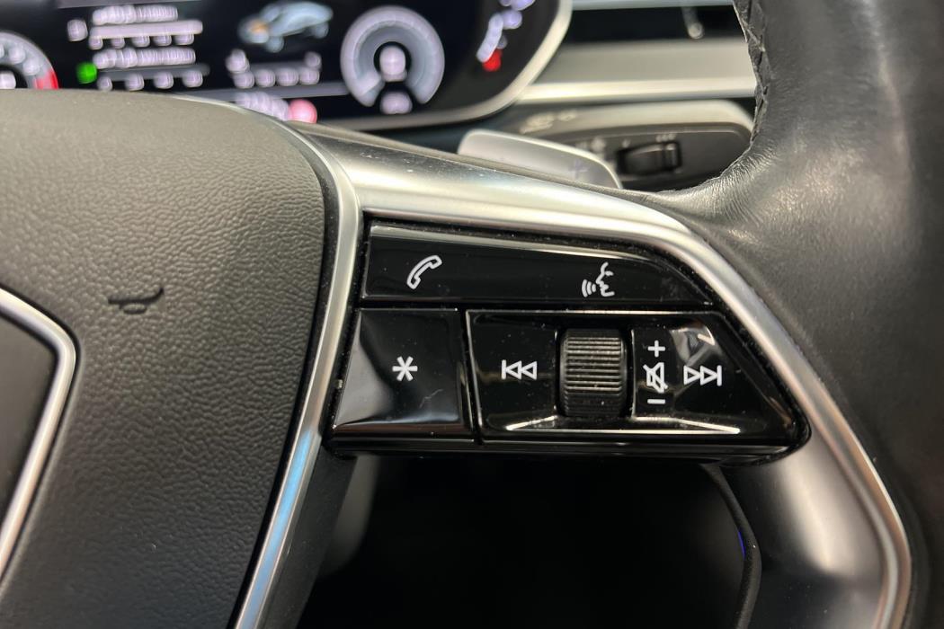 AUDI A8 2021