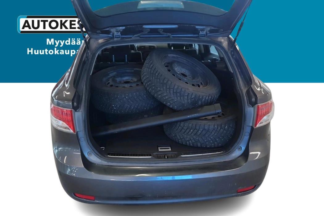 TOYOTA Avensis 2010