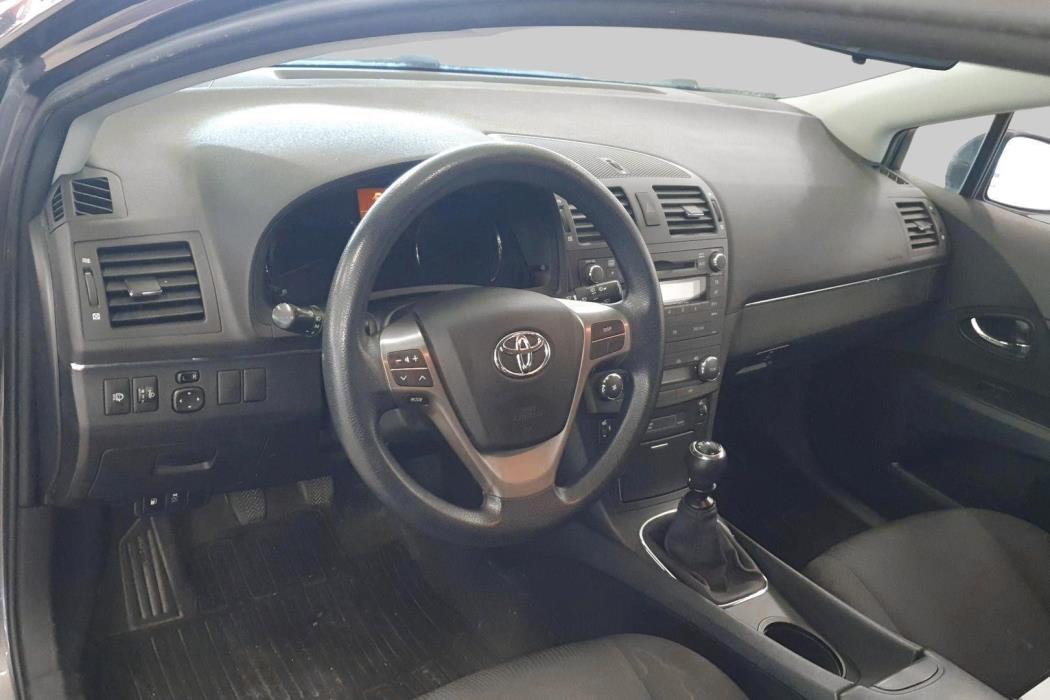 TOYOTA Avensis 2010