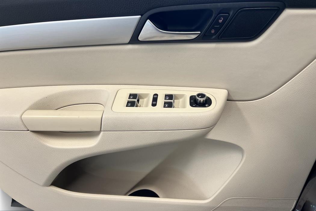 VOLKSWAGEN Sharan 2011