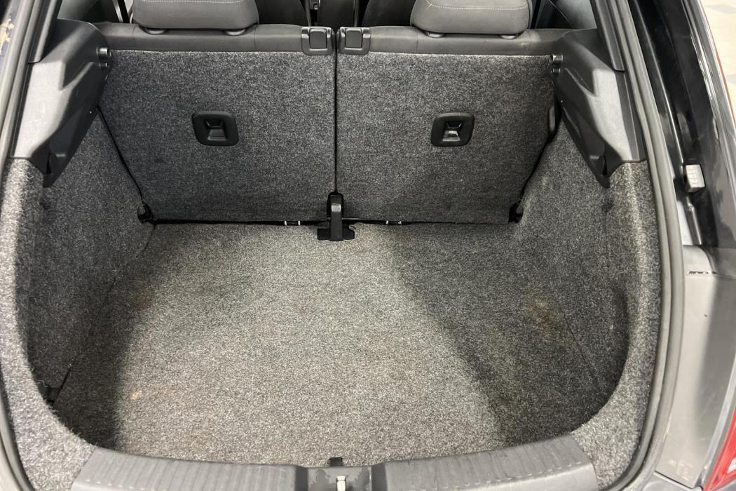 VOLKSWAGEN Beetle 2012