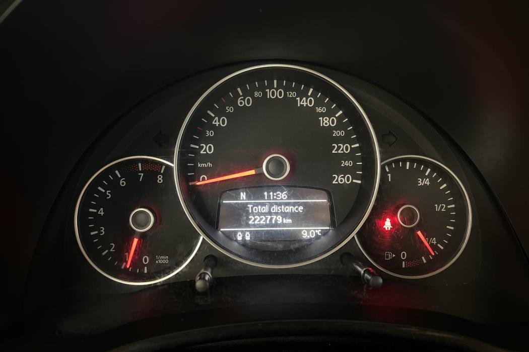 VOLKSWAGEN Beetle 2012