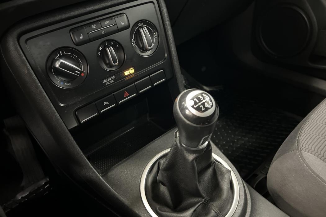 VOLKSWAGEN Beetle 2012