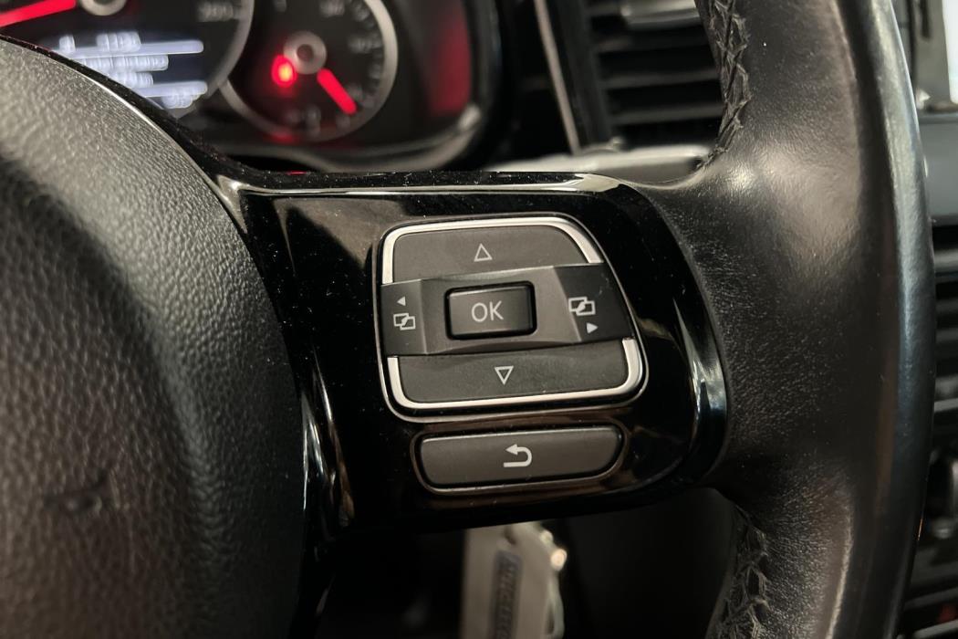 VOLKSWAGEN Beetle 2012