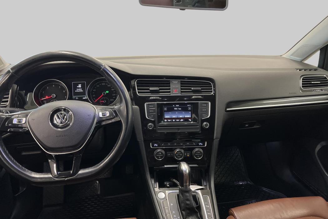 VOLKSWAGEN Golf 2015