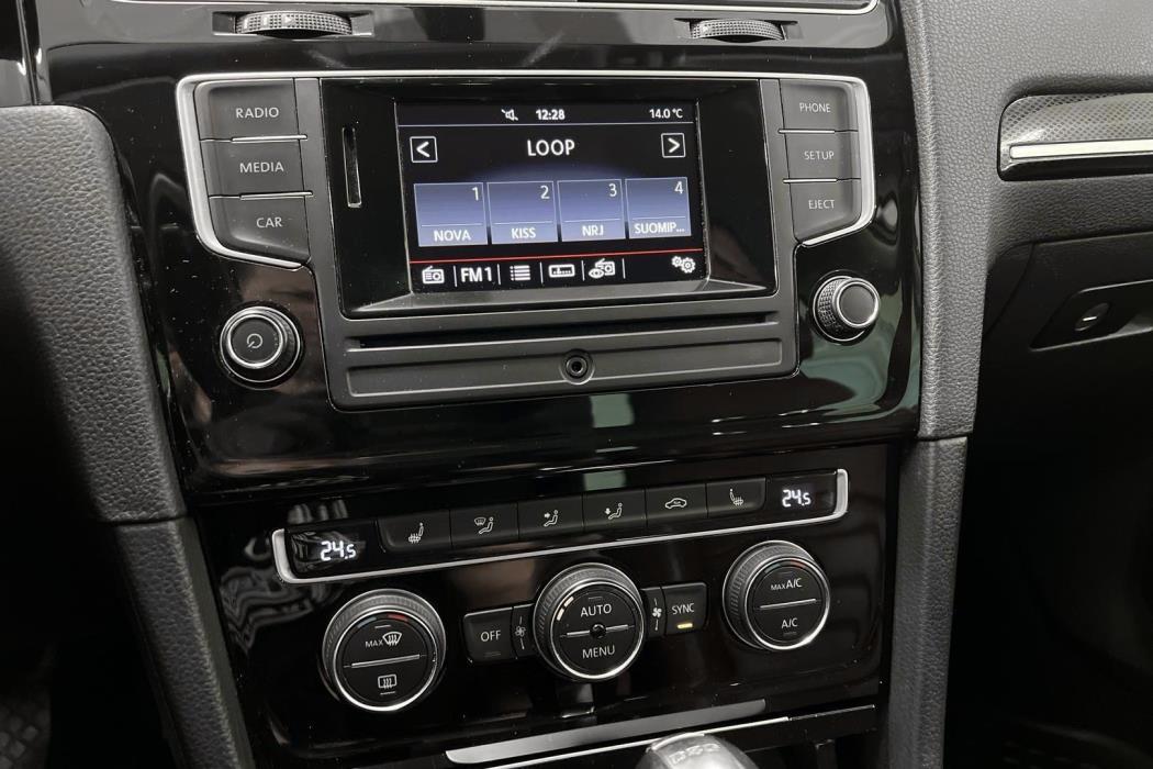 VOLKSWAGEN Golf 2015