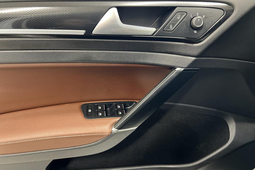 VOLKSWAGEN Golf 2015