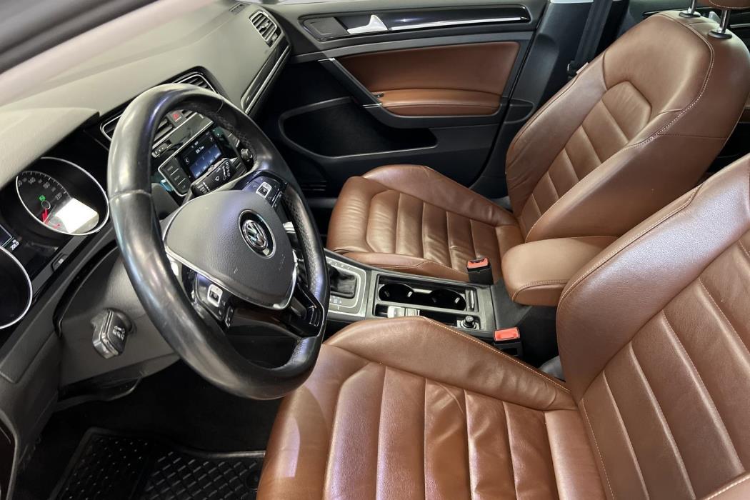 VOLKSWAGEN Golf 2015
