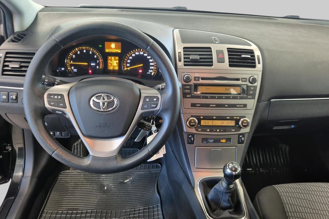 TOYOTA Avensis 2011