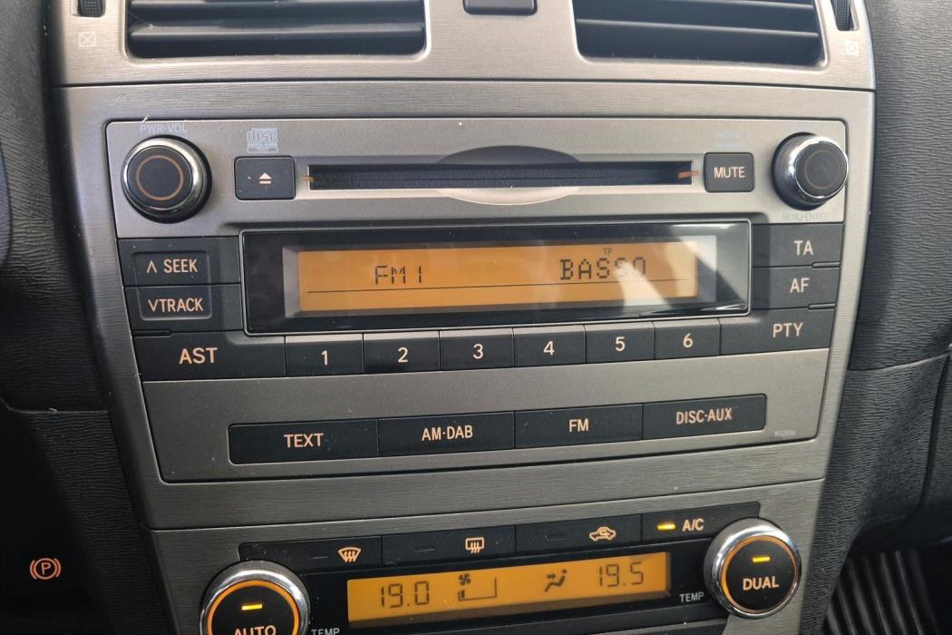 TOYOTA Avensis 2011