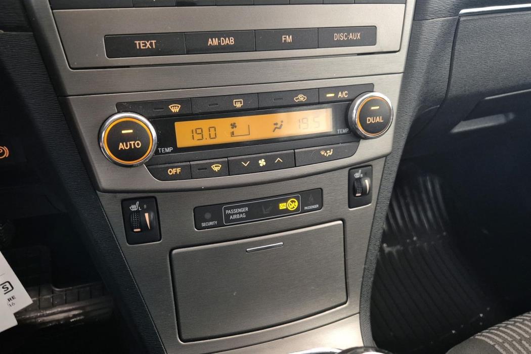 TOYOTA Avensis 2011