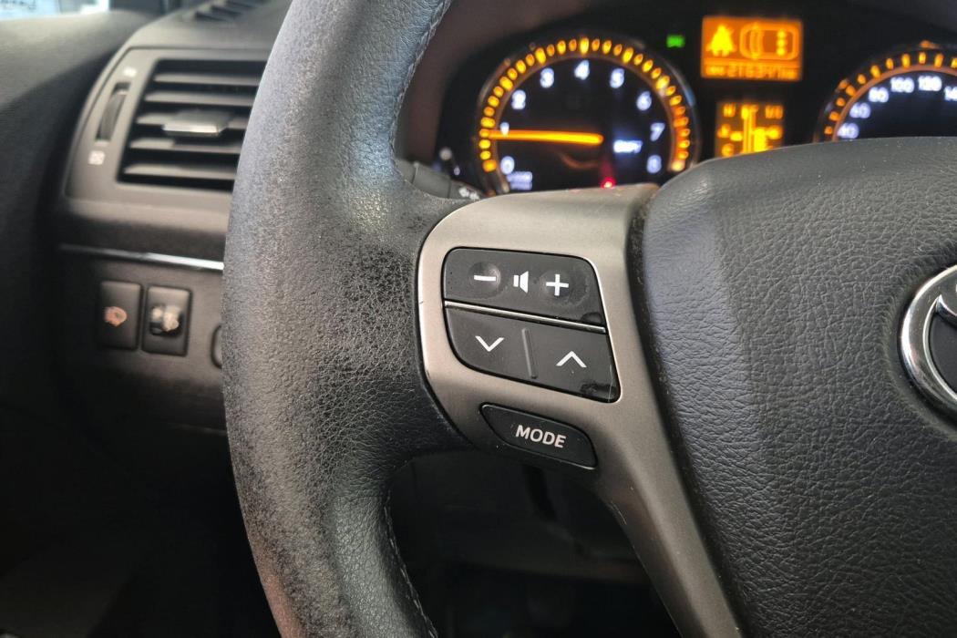TOYOTA Avensis 2011