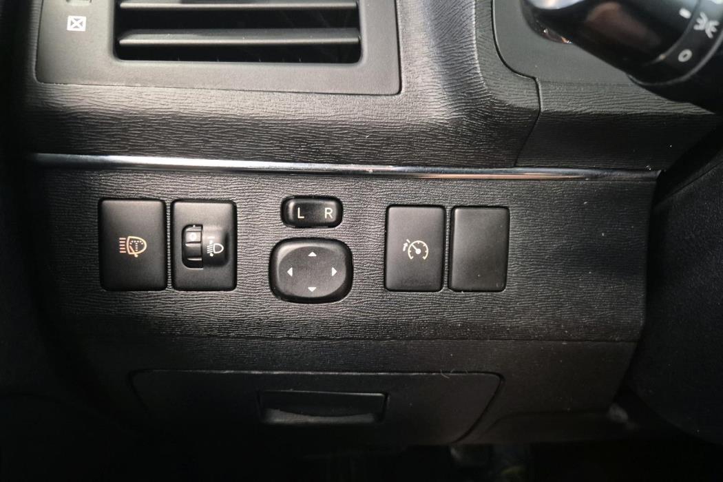 TOYOTA Avensis 2011