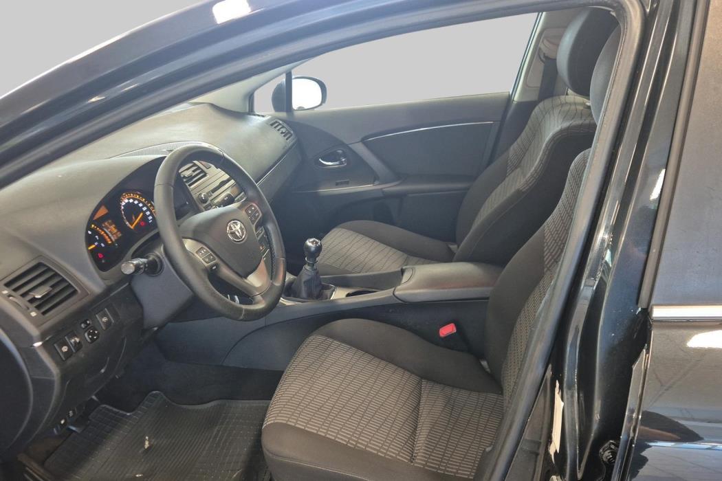 TOYOTA Avensis 2011