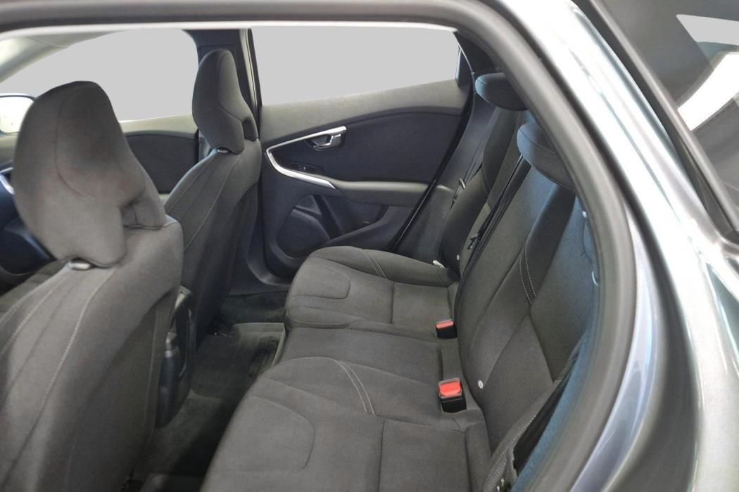 VOLVO V40 2018