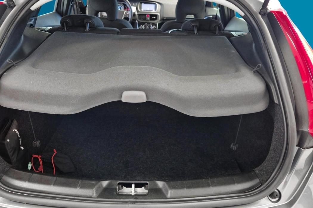 VOLVO V40 2018