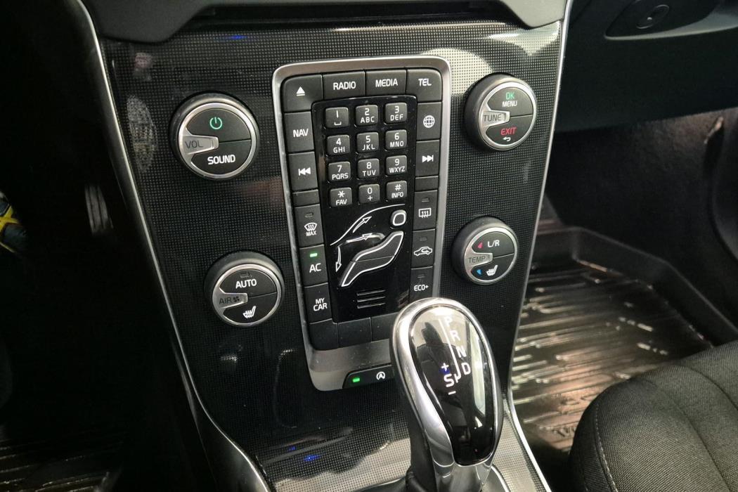 VOLVO V40 2018