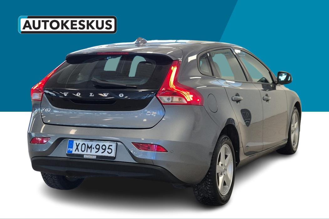 VOLVO V40 2018