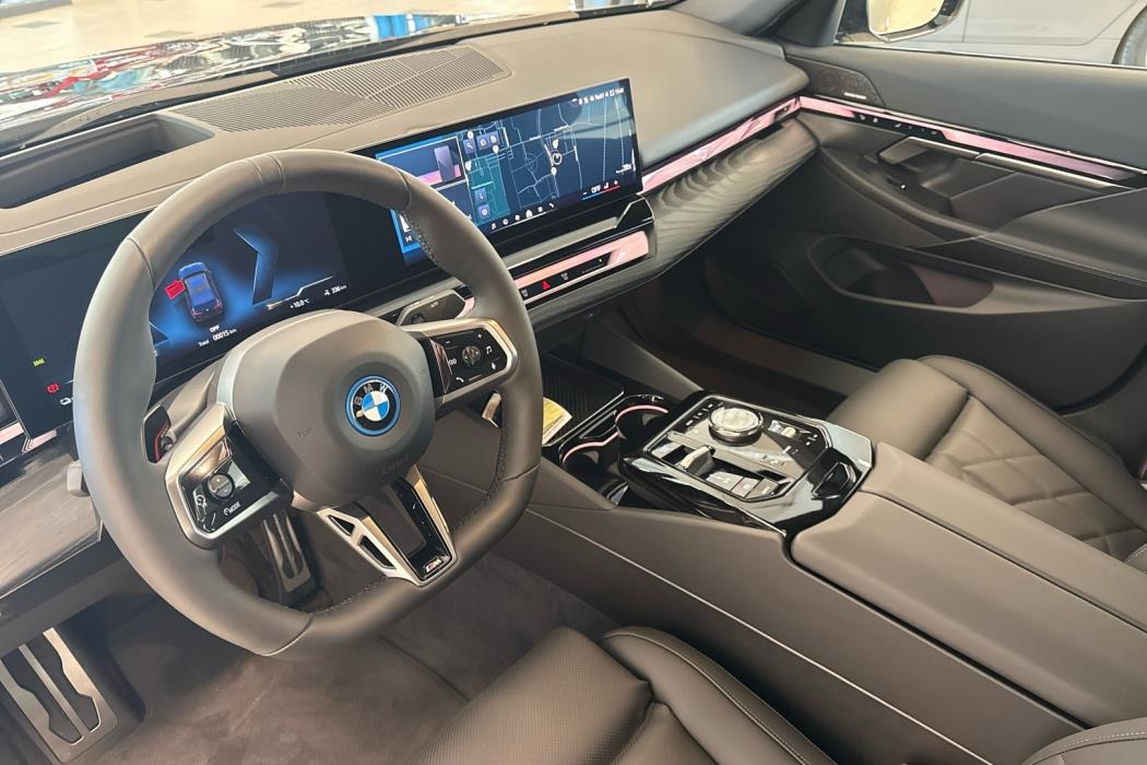 BMW i5 2025