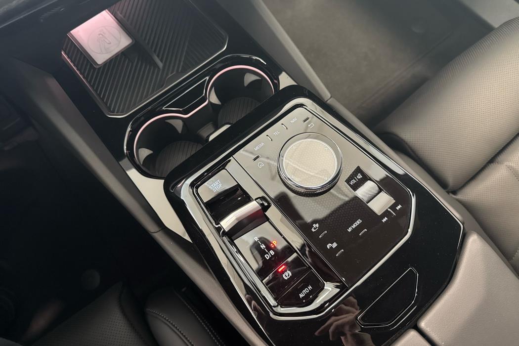 BMW i5 2025