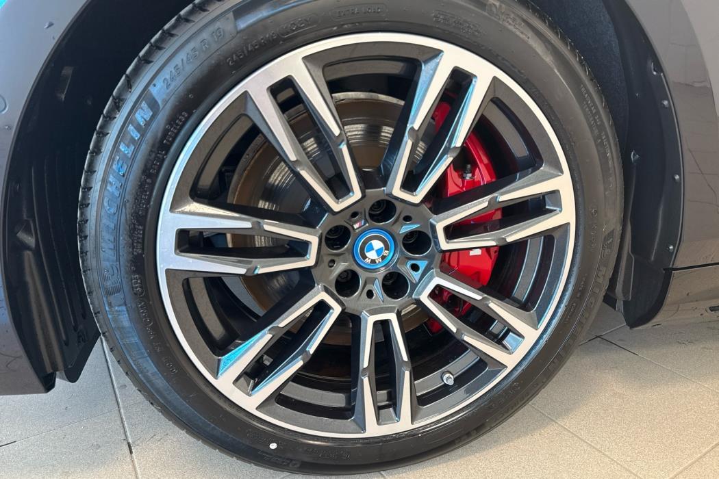 BMW i5 2025