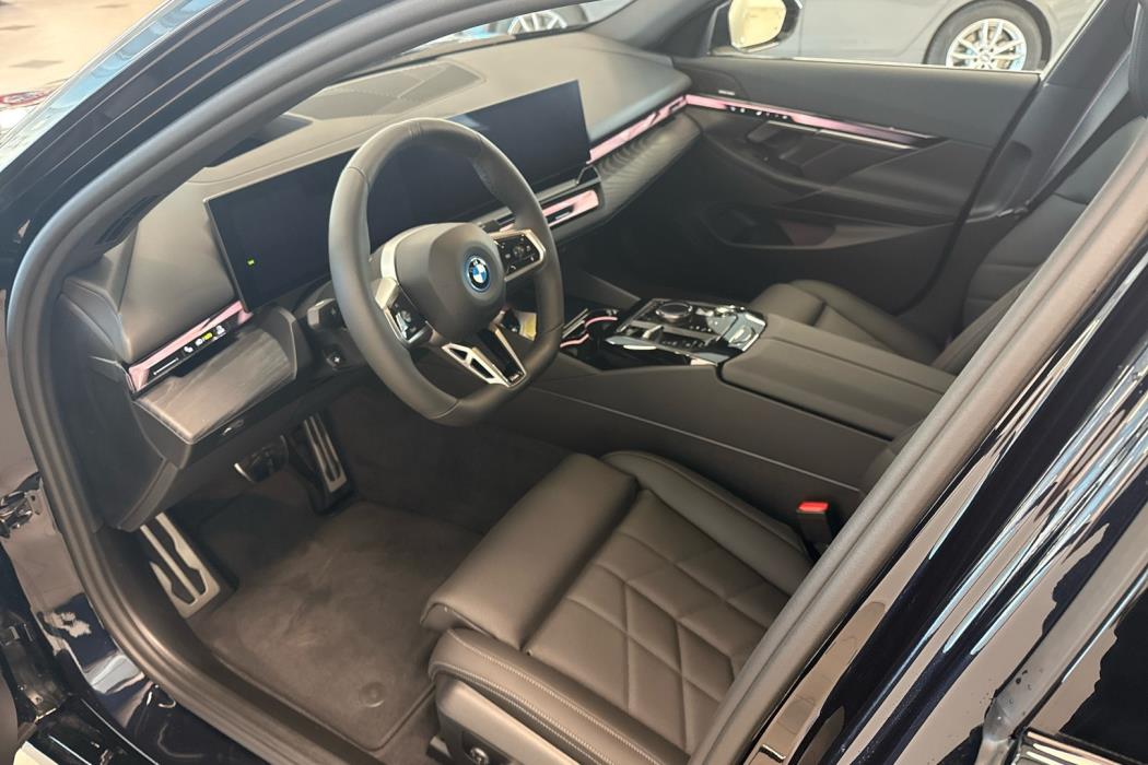 BMW i5 2025
