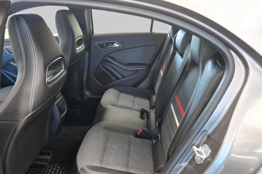 MERCEDES-BENZ A 2013