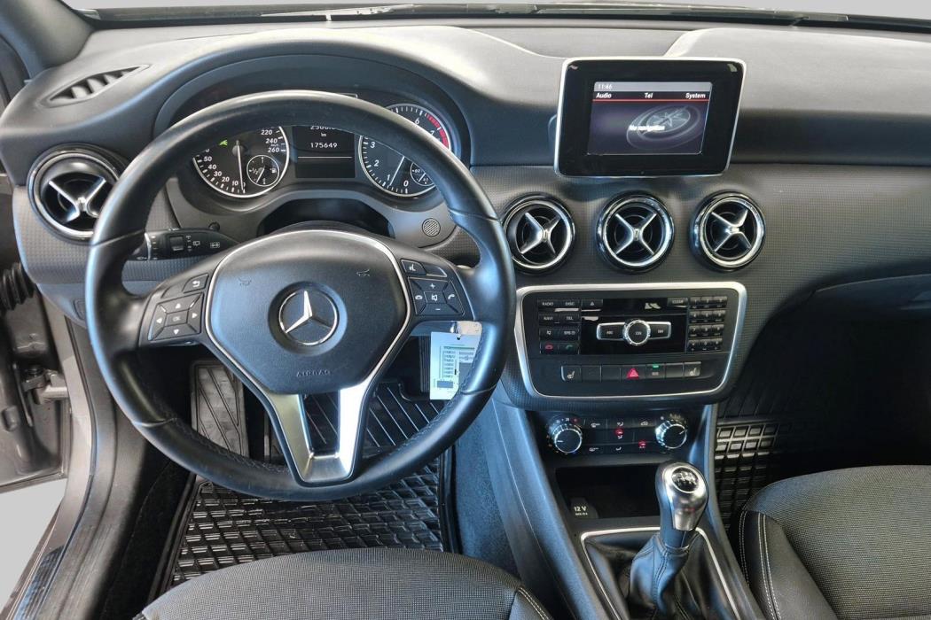 MERCEDES-BENZ A 2013