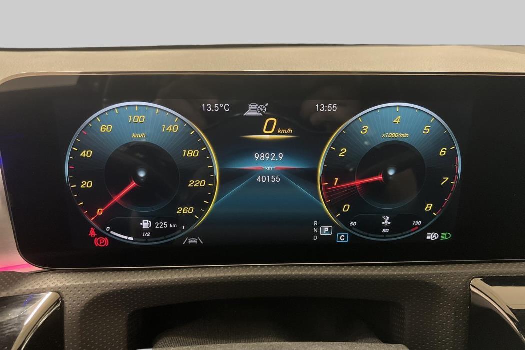 MERCEDES-BENZ A 2022