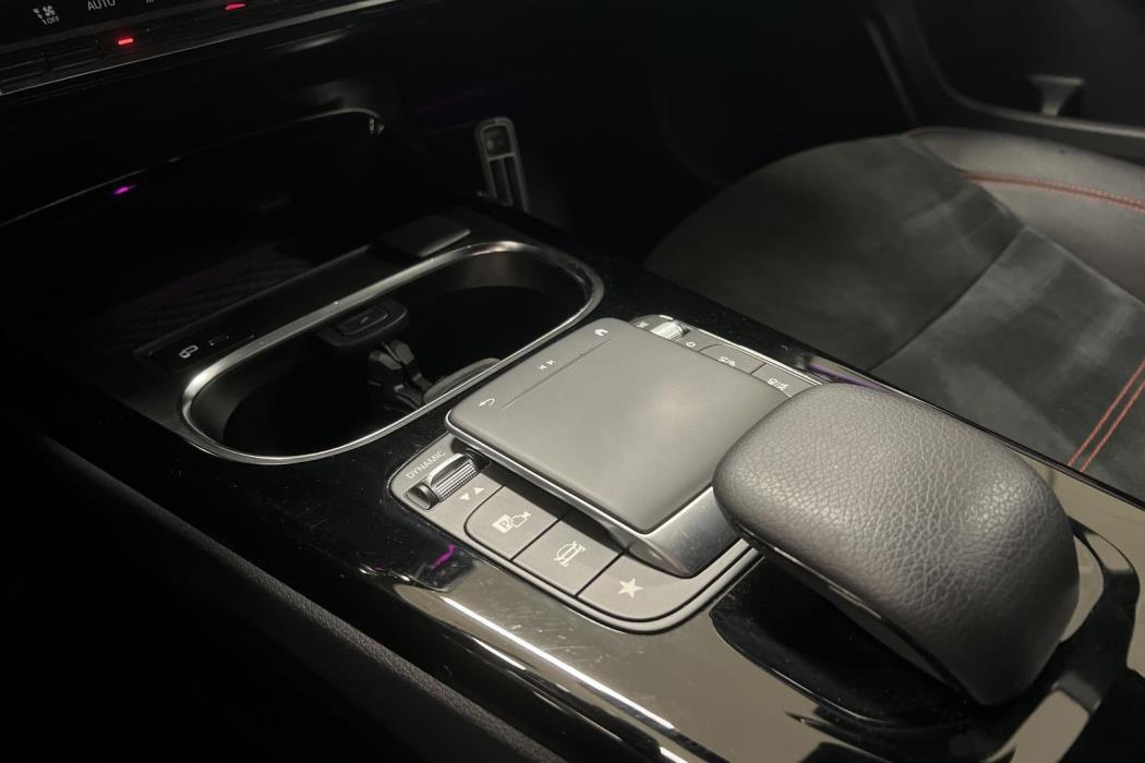 MERCEDES-BENZ A 2022