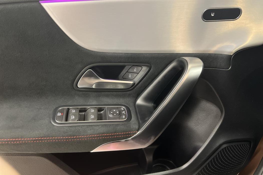 MERCEDES-BENZ A 2022